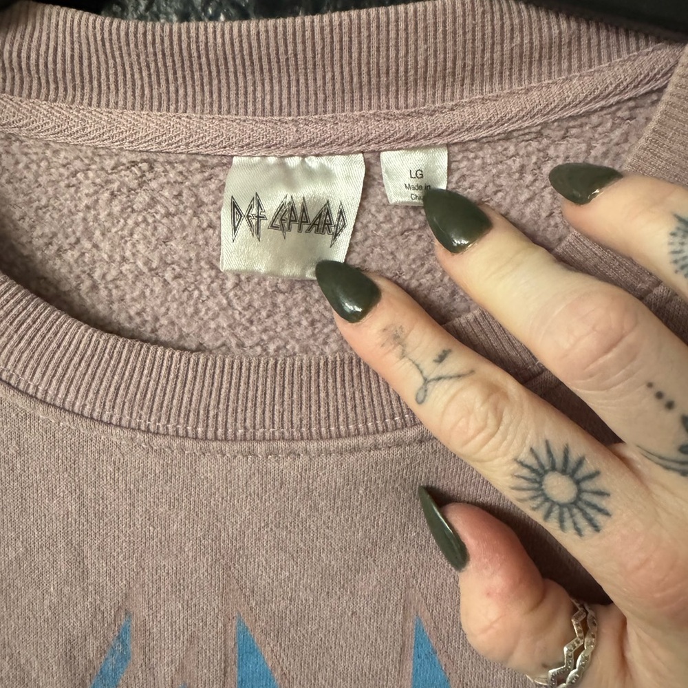 Graphic Crewneck Def Leppard Sweatshirt - Dusty Pink - Picture 2 of 4